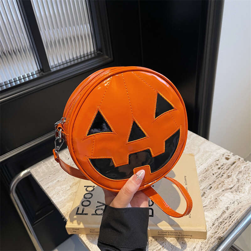 Small niche design, funny pumpkin personalized women's Halloween skeleton crossbody makeup bag, 2024 versatile temperament, new trendy clothing i