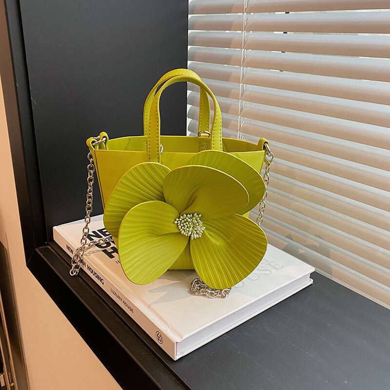 Cute small women's high-end feeg, three-dimensional wer hand-held bucket socialite banquet basket, crossbody bag, 2024 new casual versatile fashi