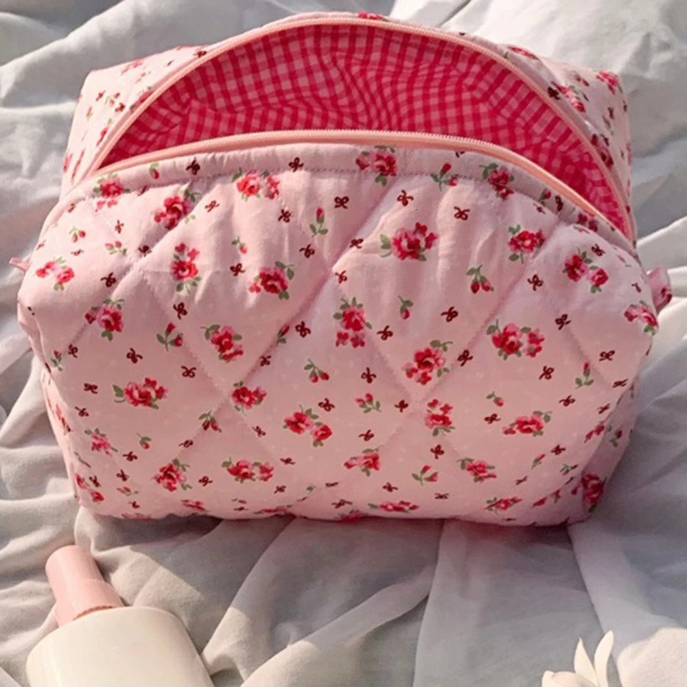 Cute floral travel makeup bag with zipper quilted makeup organizer storage bag womens and girls makeup organizer 241212
