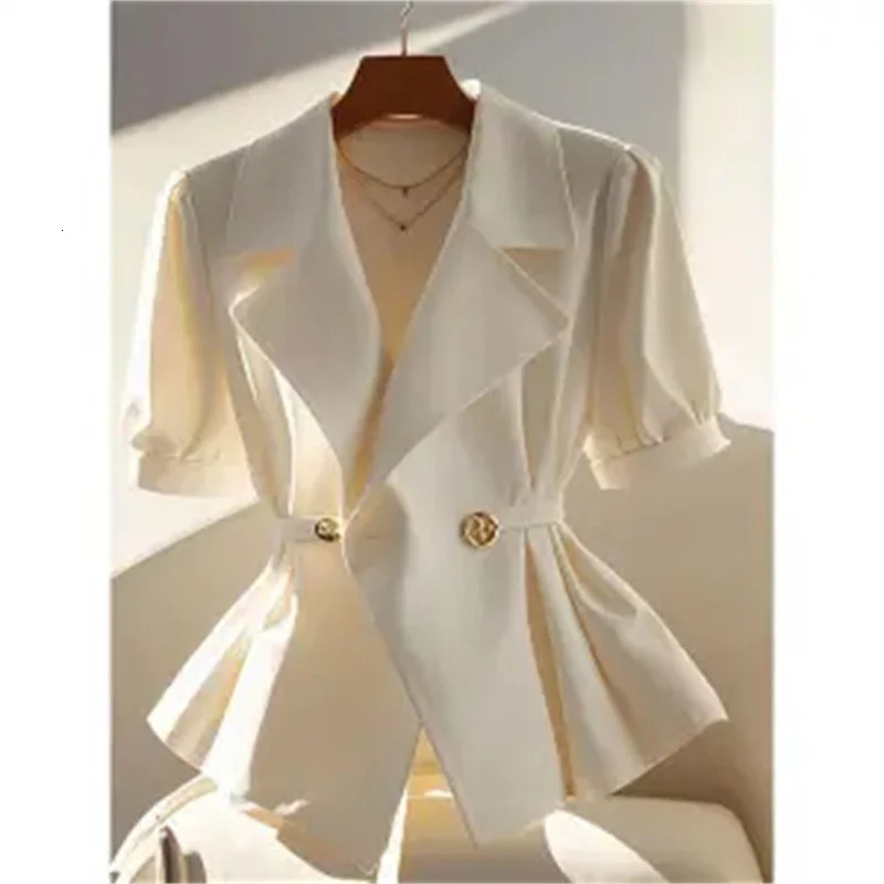 2024 Summer Womens Shirt light cooking French niche unique super beautiful white jacket short sleeved waist womens shirt 241209