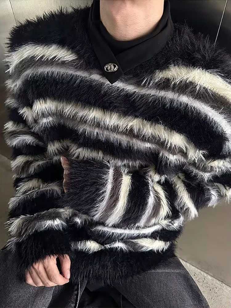Men's Sweaters Mens Mosier black and white striped design plush sweater autumn and winter knitted top pull rod homme hiver Q241214