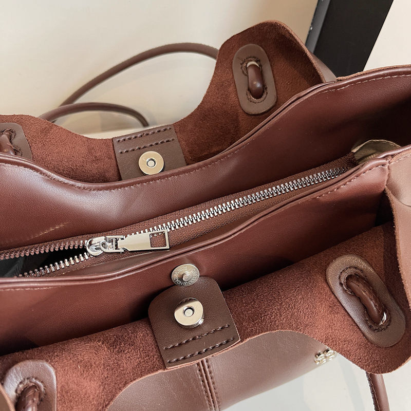 New women s autumn and winter fashion shoulder bag casual multifunctional PU solid color zipper handbag designer shoulder bag trendy bag bag
