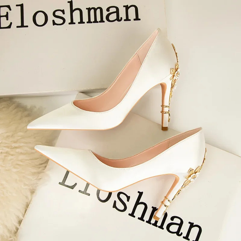 Womens Metal Flowers Stiletto High-heel Shoes Female Light Sexy Fashion Wedding Shoes Pointed Toe Satin Single Shoes 241213