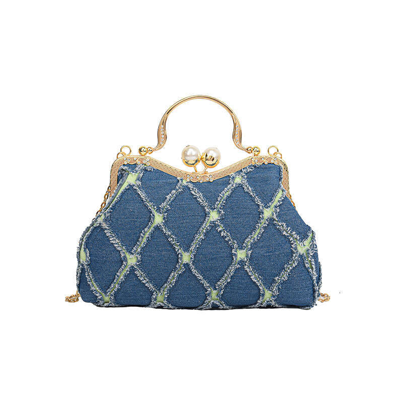 Small niche design women's style clip on shell bag, handbag, internet famous socialite shoulder crossbody bag wholesale, 2024 temperament versati