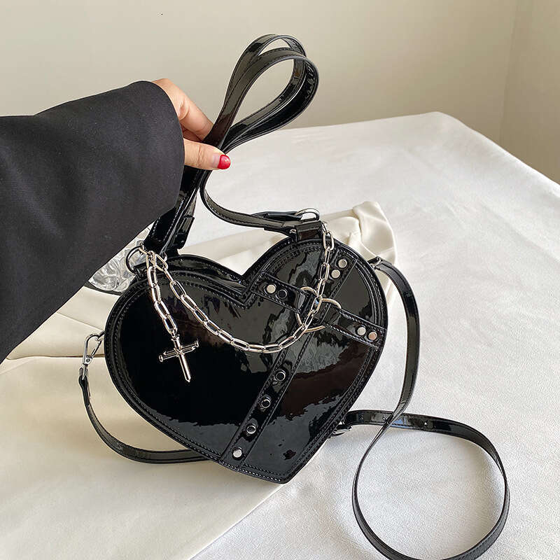 Internet celebrity personality cross love women's y2k spicy girl style armpit niche design single shoulder crossbody bag 2024 new casual fashion 