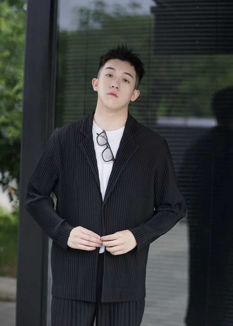 Miyake Pleated Men Blazer Plisse Jacket Casual Simple Blazers Single Breasted Suit Japanese Stretch Fabric Coat W241216