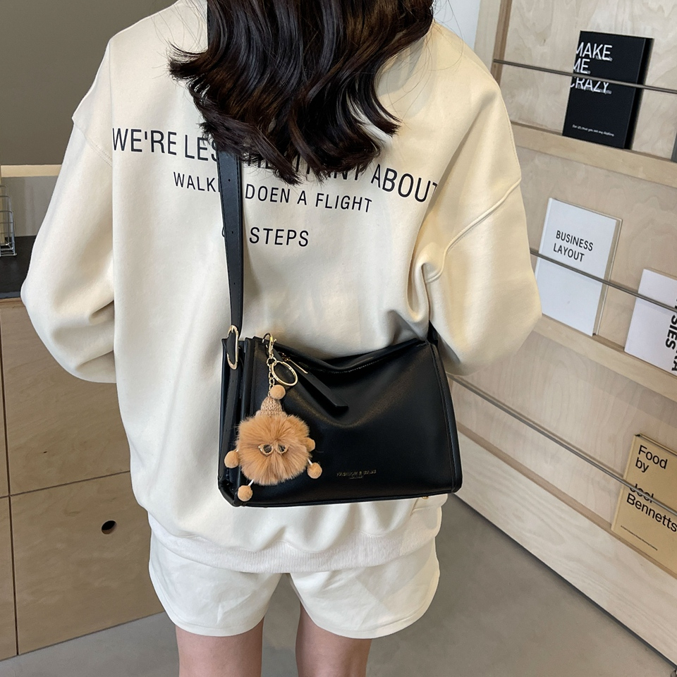 New Women s New Fashionable High Texture Fashion Niche Cross border Large Capacity Commuter Designer Handbag Trendy Shoulder Bag bag