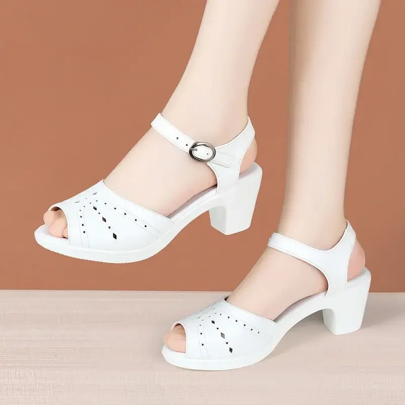 6cm Small Size 3243 Elegant Breathable Soft Leather Shoes Platform Sandals 2024 Summer Med Block Heels Office Mom 241213