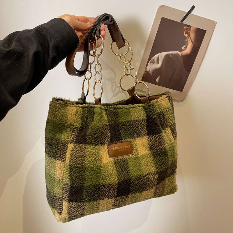 Plush Women's Autumn And Winter New Item, Lamb Wool Hand-Held Tote Fashionable Plaid Shoulder Bag, Large Capacity Armpit Bag