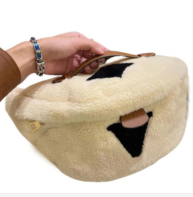 Fanny pack teddy designer bag fluffy bumbags flower winter sac luxe crossbody waist bags for mens women zipper letter brown retro classical xb133