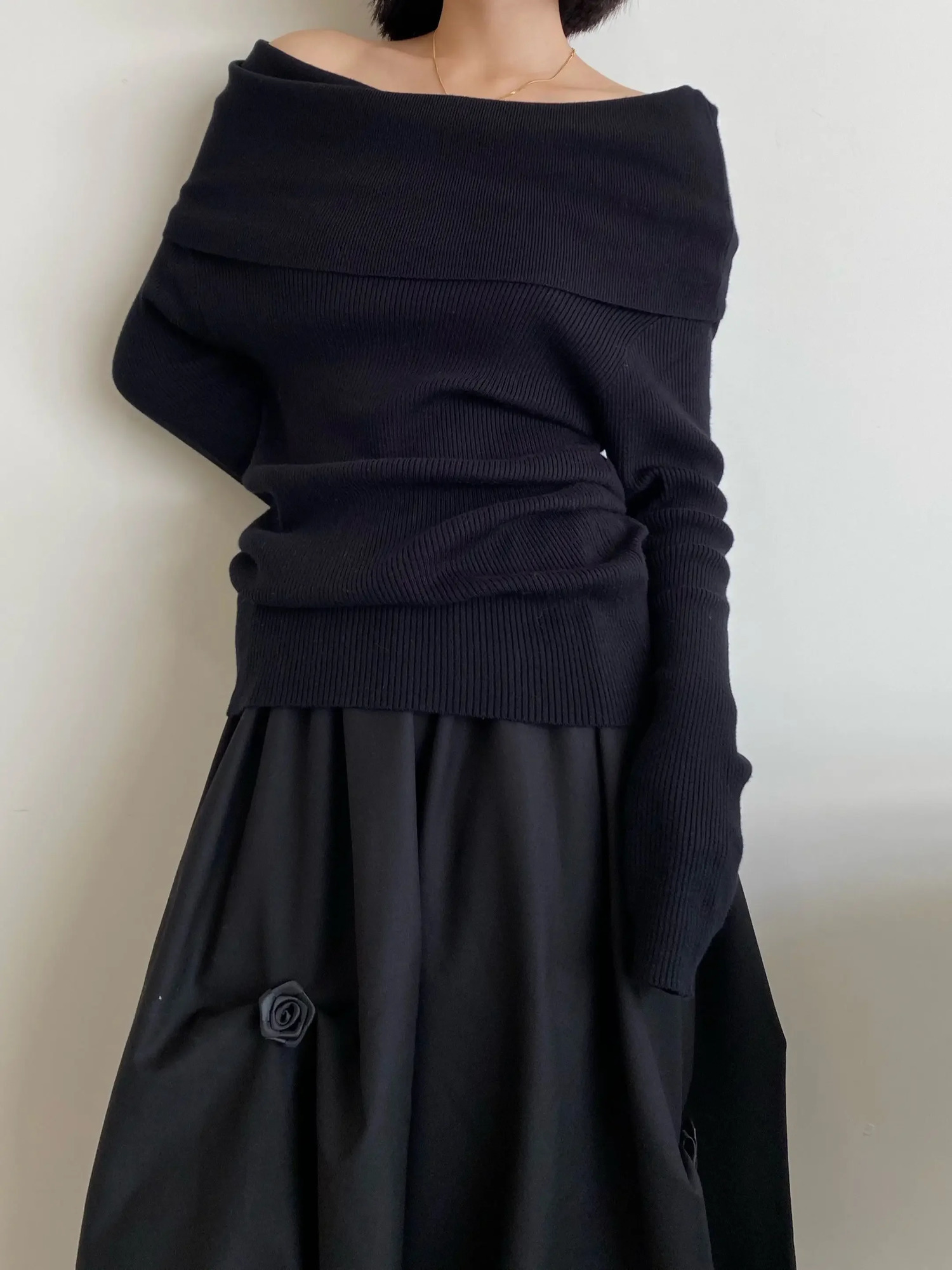 Autumn and Winter Shoulder Womens Sweater Elegant Retro Knitted Solid Jumper High Elasticity Top Soft Unique Pulling 241211