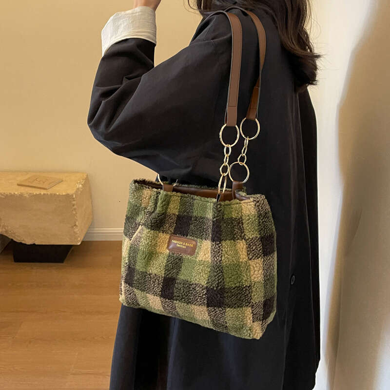 Plush Women's Autumn And Winter New Item, Lamb Wool Hand-Held Tote Fashionable Plaid Shoulder Bag, Large Capacity Armpit Bag