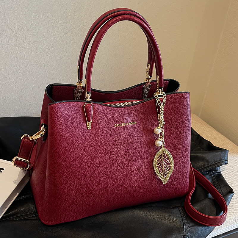Women Shoulder Bag High-end Small Bag New Fashion Handbag Simple Design Versatile Wedding Versatile Triple Black Red Free shipping