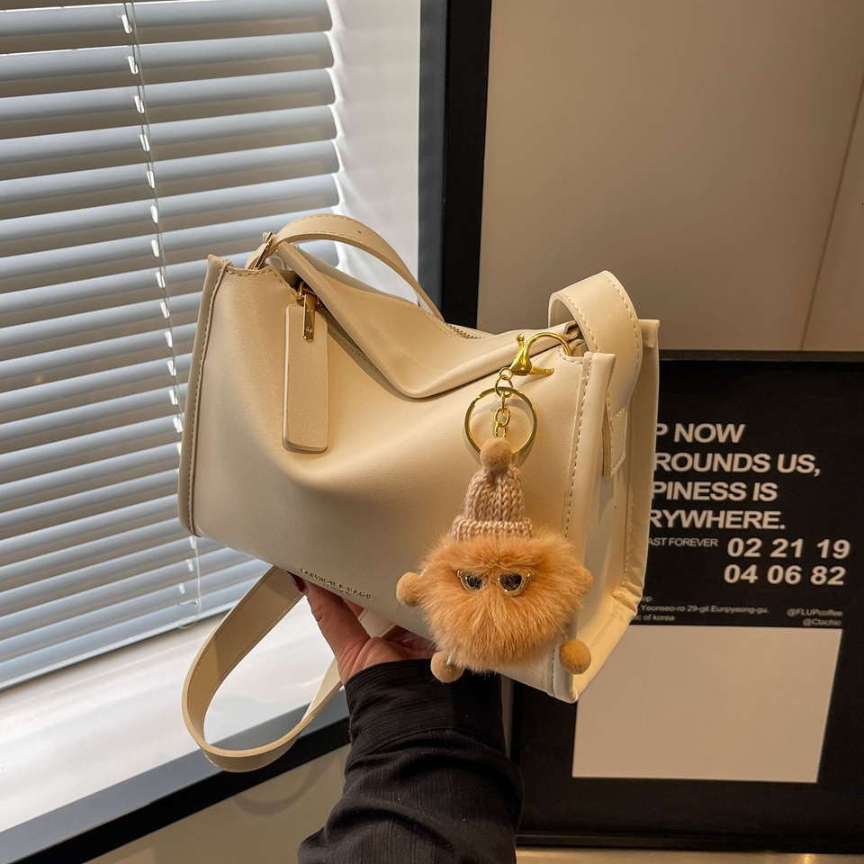 New Women s New Fashionable High Texture Fashion Niche Cross border Large Capacity Commuter Designer Handbag Trendy Shoulder Bag bag