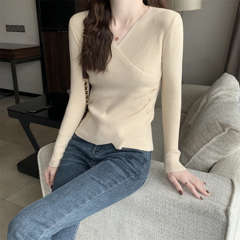 Womens Surplice sweatshirt drawstring knit Vneck long sleeved button side solid color skydiving basic set for girls in autumn and winter 241211