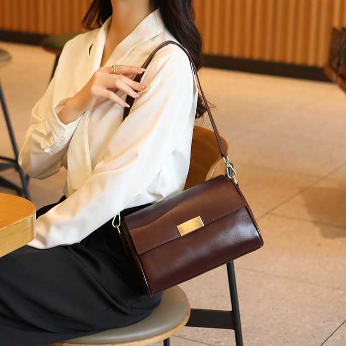 Head layer cowhide bag underarm bag, women's fashionable crossbody bag, high-end texture leather shoulder bag 241215