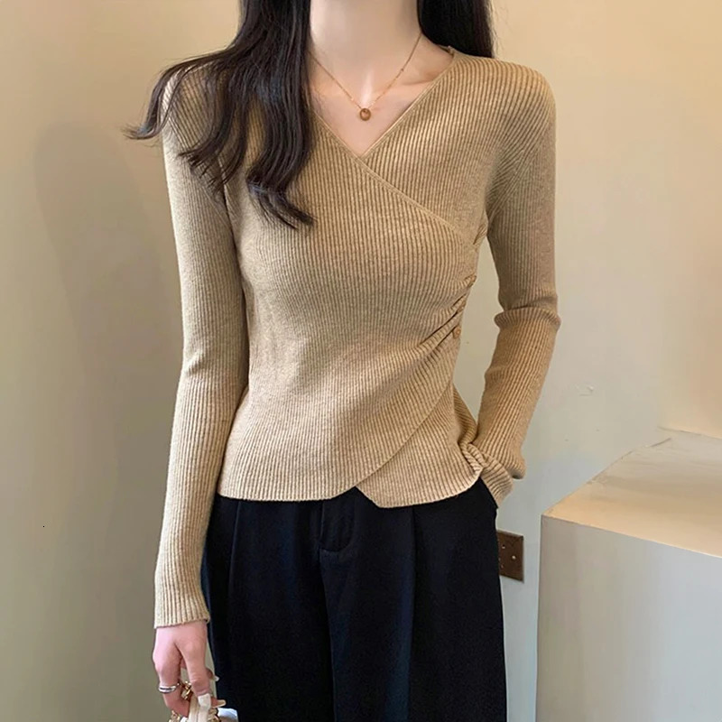 Womens Surplice sweatshirt drawstring knit Vneck long sleeved button side solid color skydiving basic set for girls in autumn and winter 241211