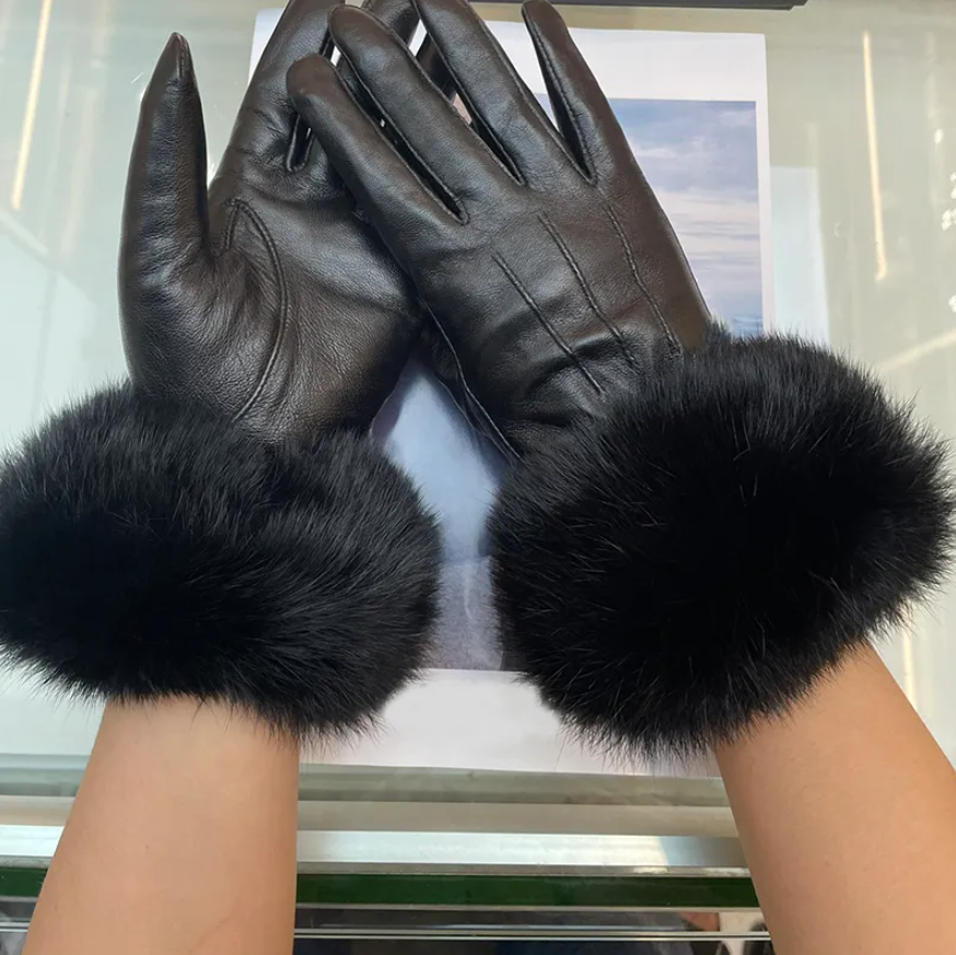 Luxury Designer Gloves Woman Mens Black Leather All Finger Cycling Gloves Winter Outdoors Glove For Preventing Skin Cracking Fashion Gift G Letters