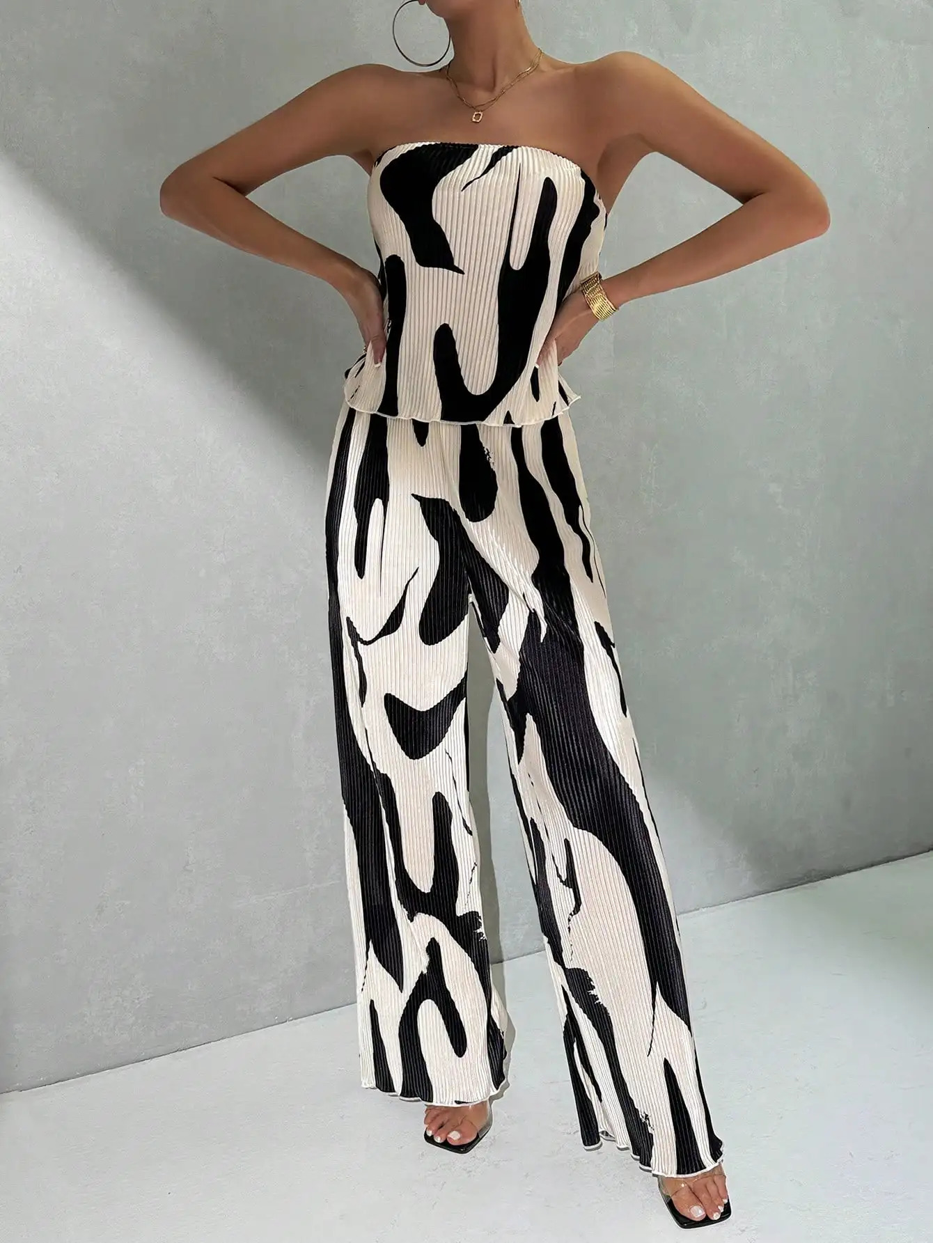 Floerns 2piece Fully Printed Backless Tank Top Tailored and Wide Leg Pants Set 241212