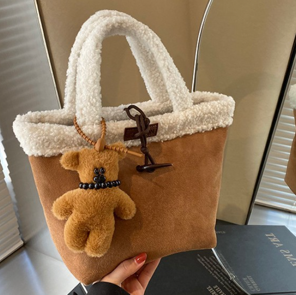 2025S Fashion Designer Women Handbag Fashion Tote Bag Winter Gifts Large Capacity Vintage Plush High End Commuting Triple Brown Khaki Free Shipping