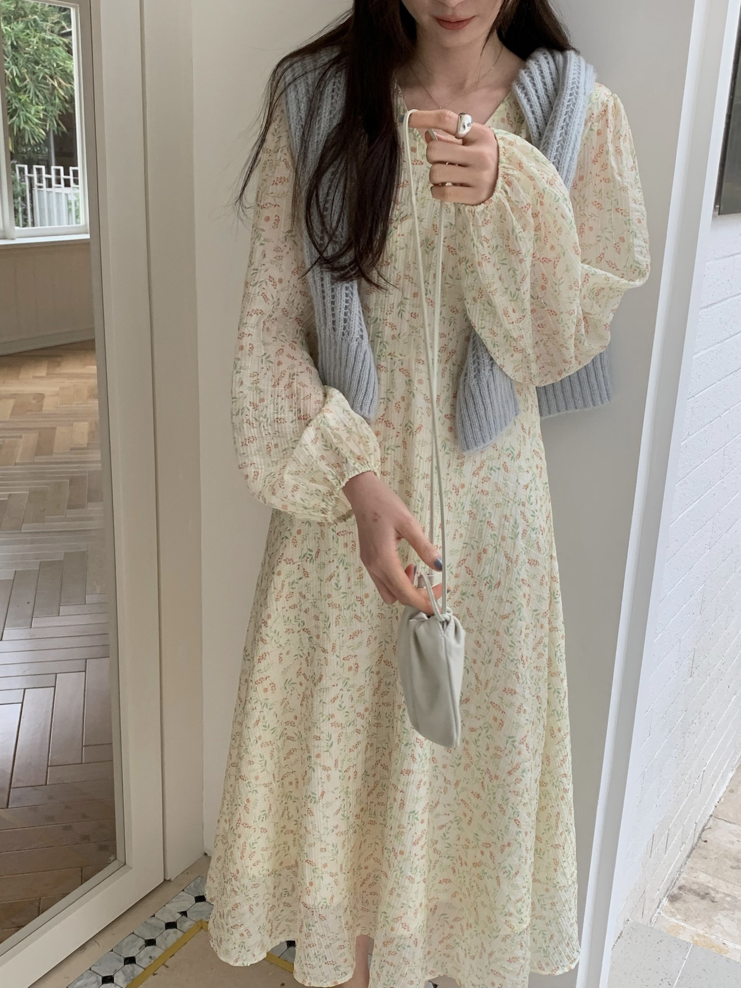 K223 All-match sweet floral dress for women, new spring style, elegant V-neck, long sleeves, slimming long dress