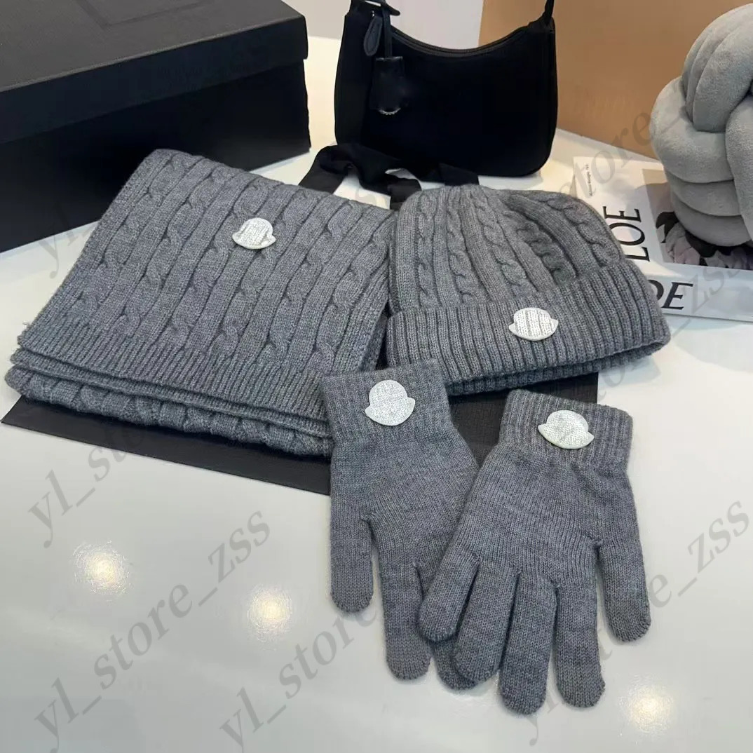 Designer Gloves Warm Knitted Hat Designer Beanie Cap Scarf Pashmina Luxury Winter Man Woman Thickening Knitted High Quality Fashion Glove Three-Piece Suit 1d8