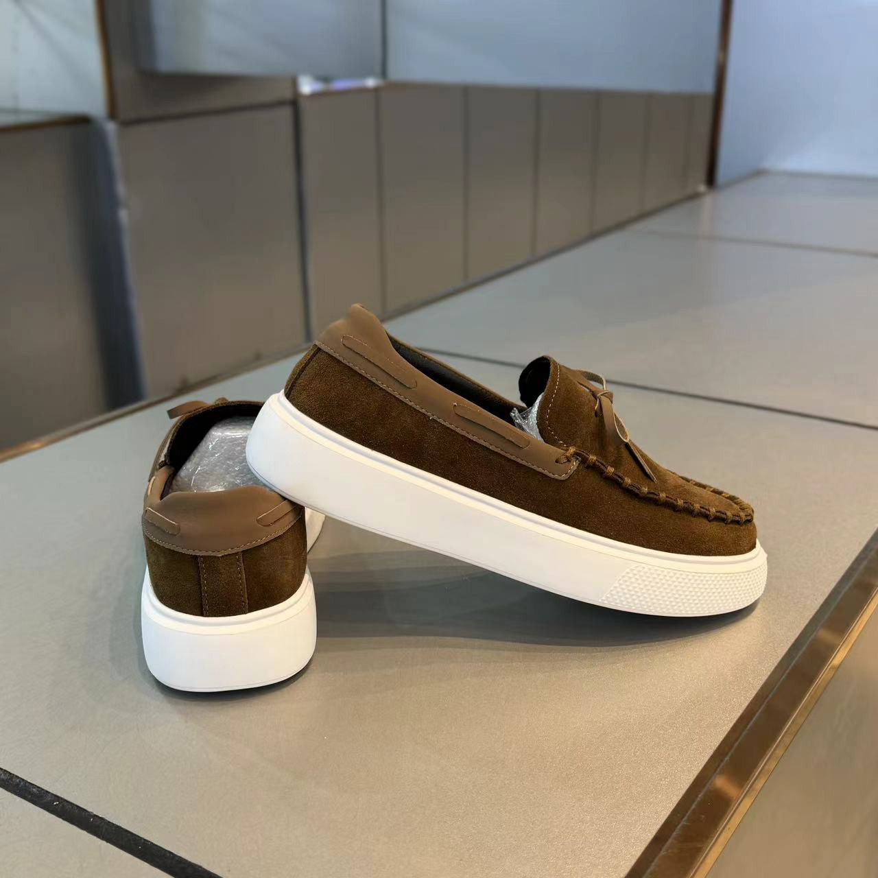 Men Casual Shoes Fashion Simple Style Designer Shoes Slip-on Solid Color Versatile Breathable Comfort Thick Sole Triple Black Brown Light Tan Free shi