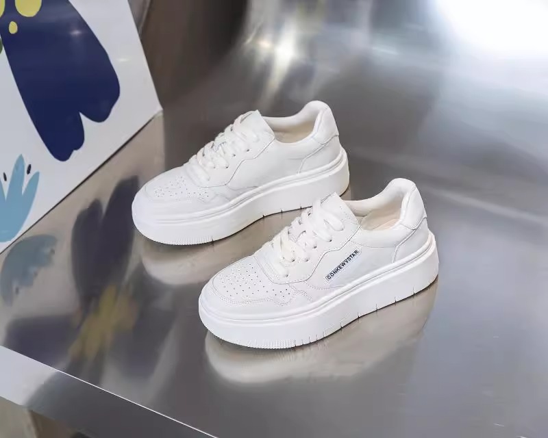 2024 explosion thick soled small white shoes female casual sports shoes lovers fashion all matching board shoes