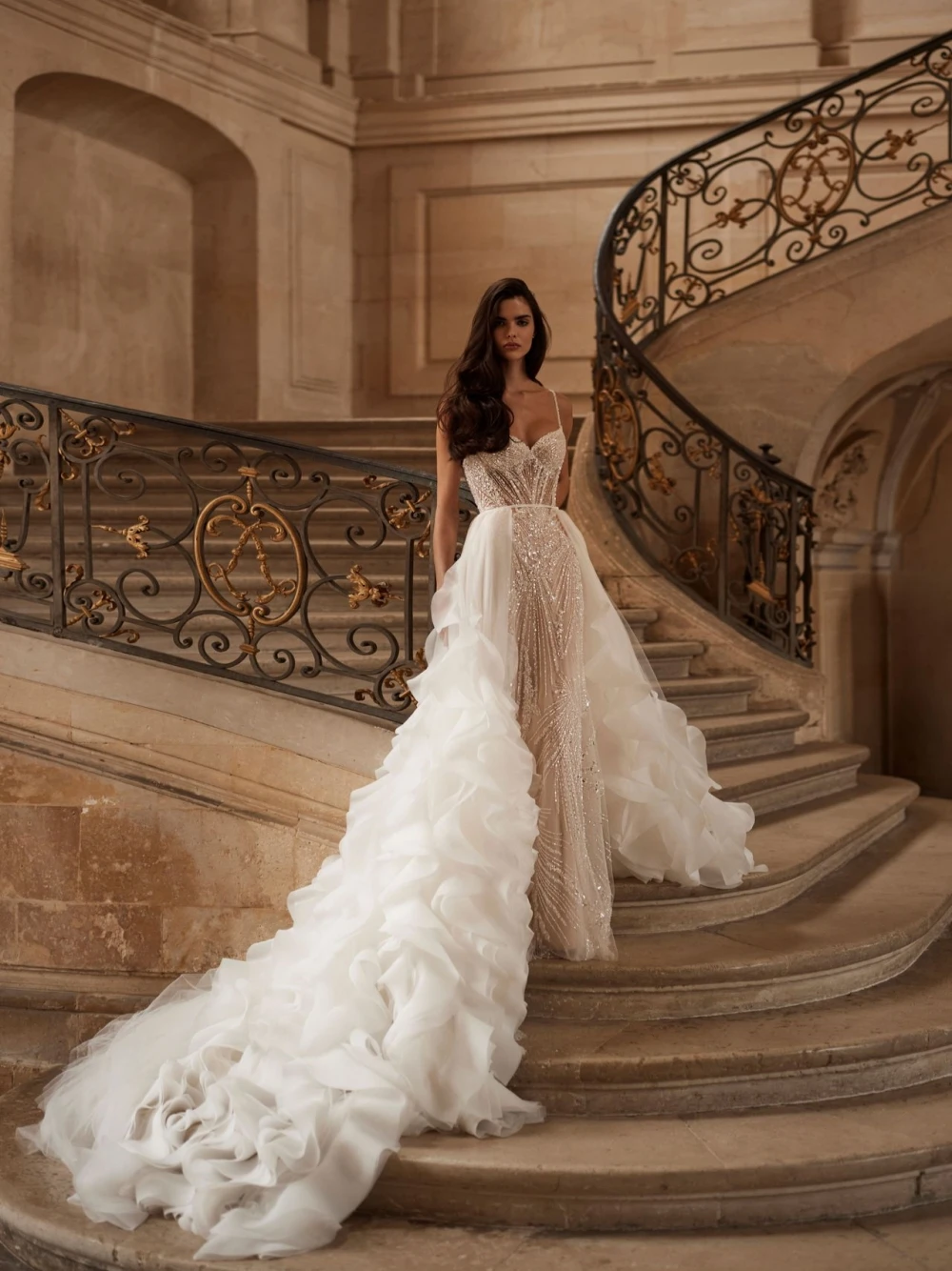 Designer Mermaid Wedding Dresses For Women Spaghetti Strap Sleevess Gown Sequins Ruffles Detachable Train Customized Dress Party