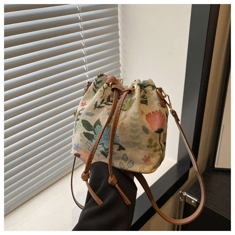 Autumn New Personalized Casual Popular Single Shoulder Ethnic Style Crossbody Drawstring Bucket Bag For Women Retro