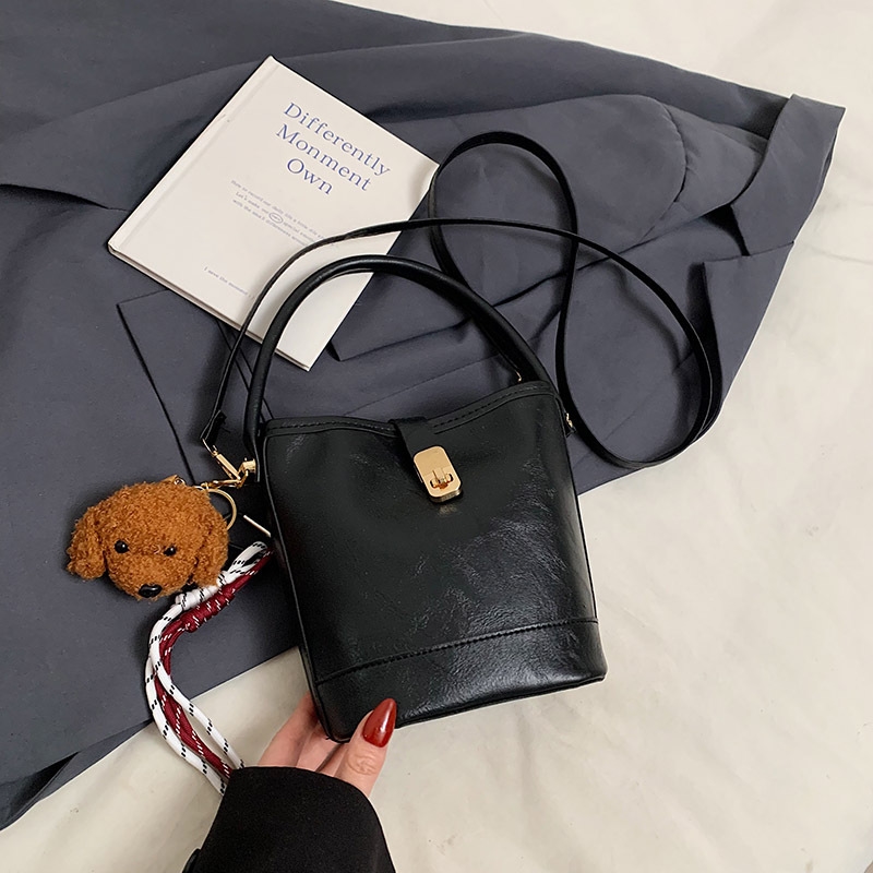 Designer 2025 new style free shipping designer Bucket handbag black Brown Beige pendant Bags for womens'daily leisure bags