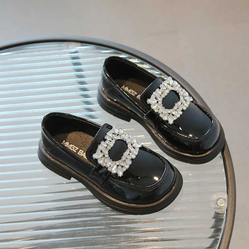 Sandals Girls Loafers Diamante patented leather slider fashionable childrens leather shoes spring elegant 2636 short and chubby fashionable children J