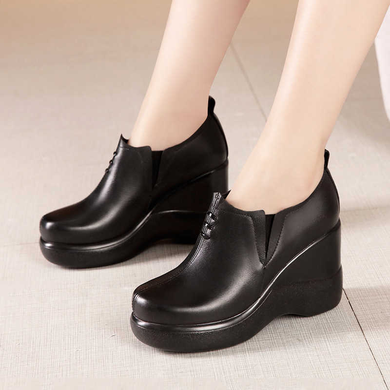 Sponge cake women's shoes with velvet thick sole, waterproof platform deep mouth slope, simple and fashionable matching shoes, high-heeled leathe