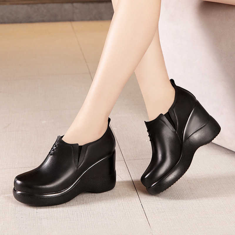 Sponge cake women's shoes with velvet thick sole, waterproof platform deep mouth slope, simple and fashionable matching shoes, high-heeled leathe