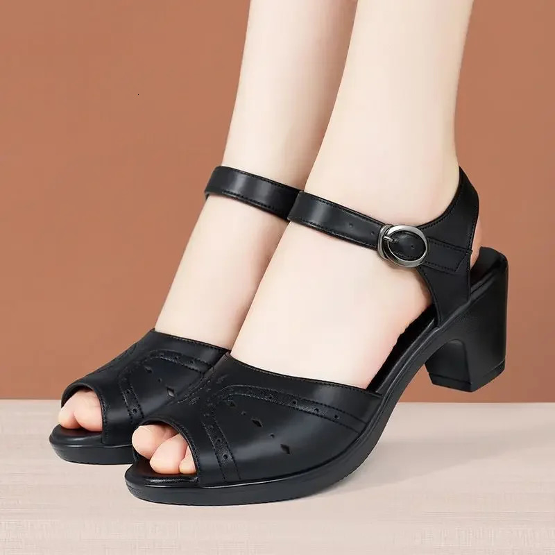 6cm Small Size 3243 Elegant Breathable Soft Leather Shoes Platform Sandals 2024 Summer Med Block Heels Office Mom 241213