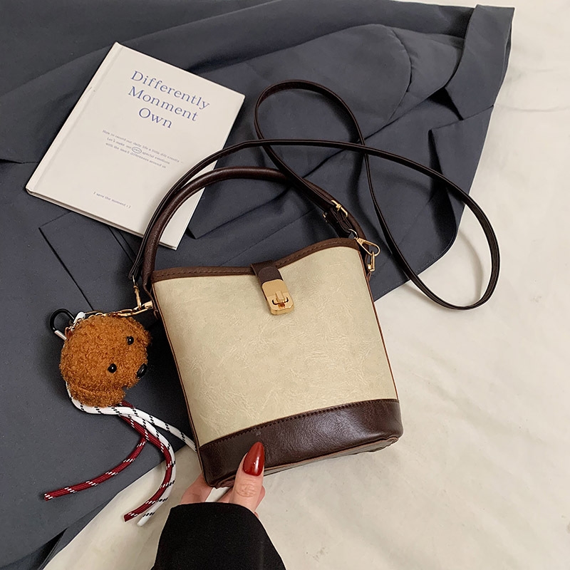 Designer 2025 new style free shipping designer Bucket handbag black Brown Beige pendant Bags for womens'daily leisure bags