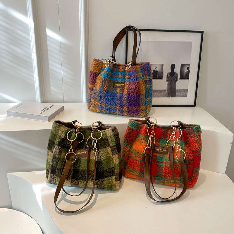 Plush Women's Autumn And Winter New Item, Lamb Wool Hand-Held Tote Fashionable Plaid Shoulder Bag, Large Capacity Armpit Bag
