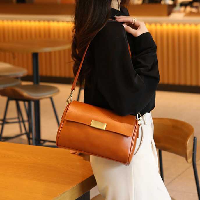Head layer cowhide bag underarm bag, women's fashionable crossbody bag, high-end texture leather shoulder bag 241215
