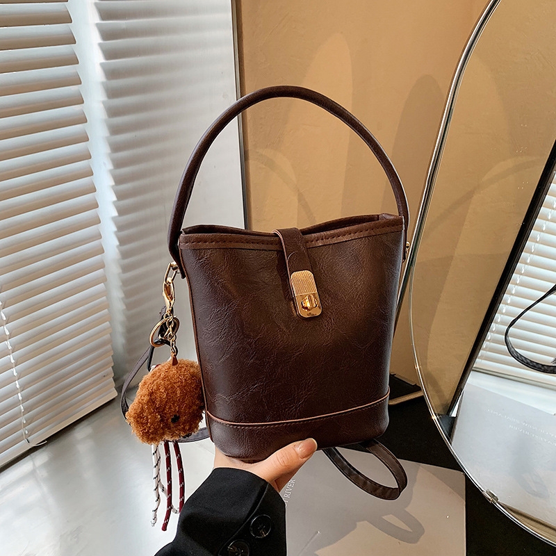 Designer 2025 new style free shipping designer Bucket handbag black Brown Beige pendant Bags for womens'daily leisure bags