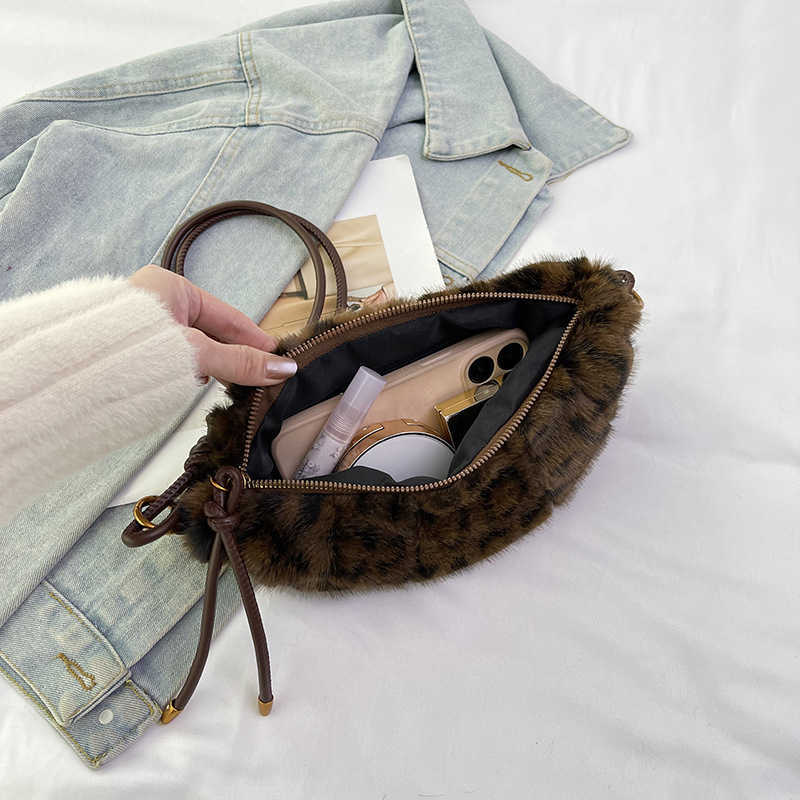 Small niche croissant female leopard print crossbody bag casual versatile plush dumpling bag 241215