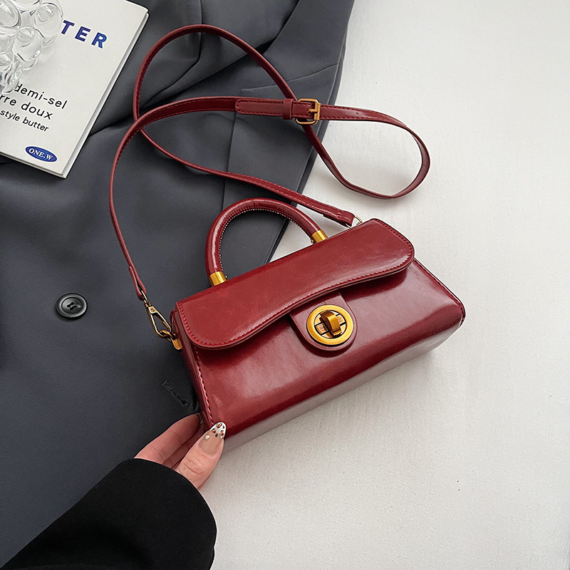 Women Shoulder Fashion Outdoor High-end Retro Versatile Crossbody Fashionable Hand-held Bag Triple hot Black Red Green Coffee Free shipping