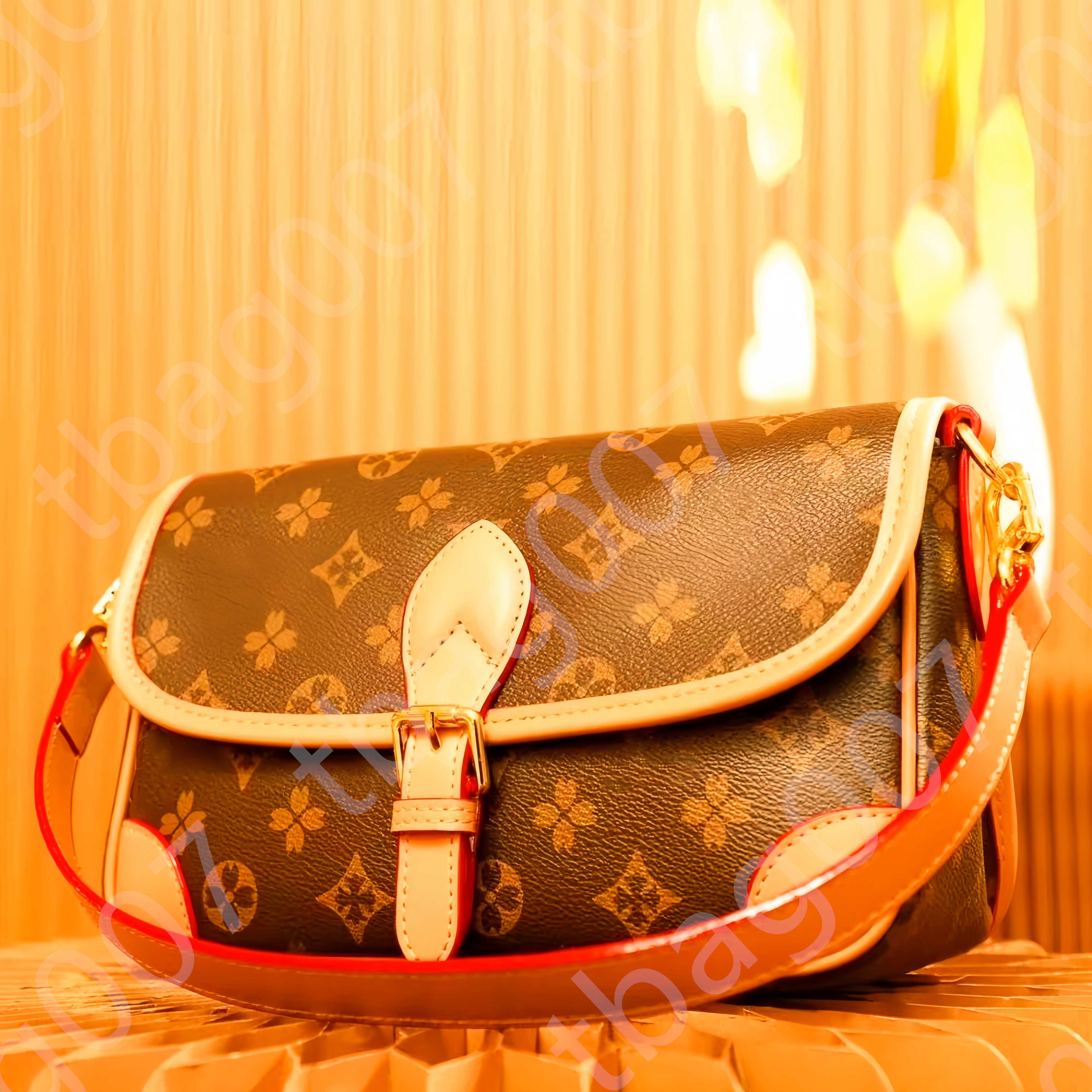 Chic Diane Baguette… - image