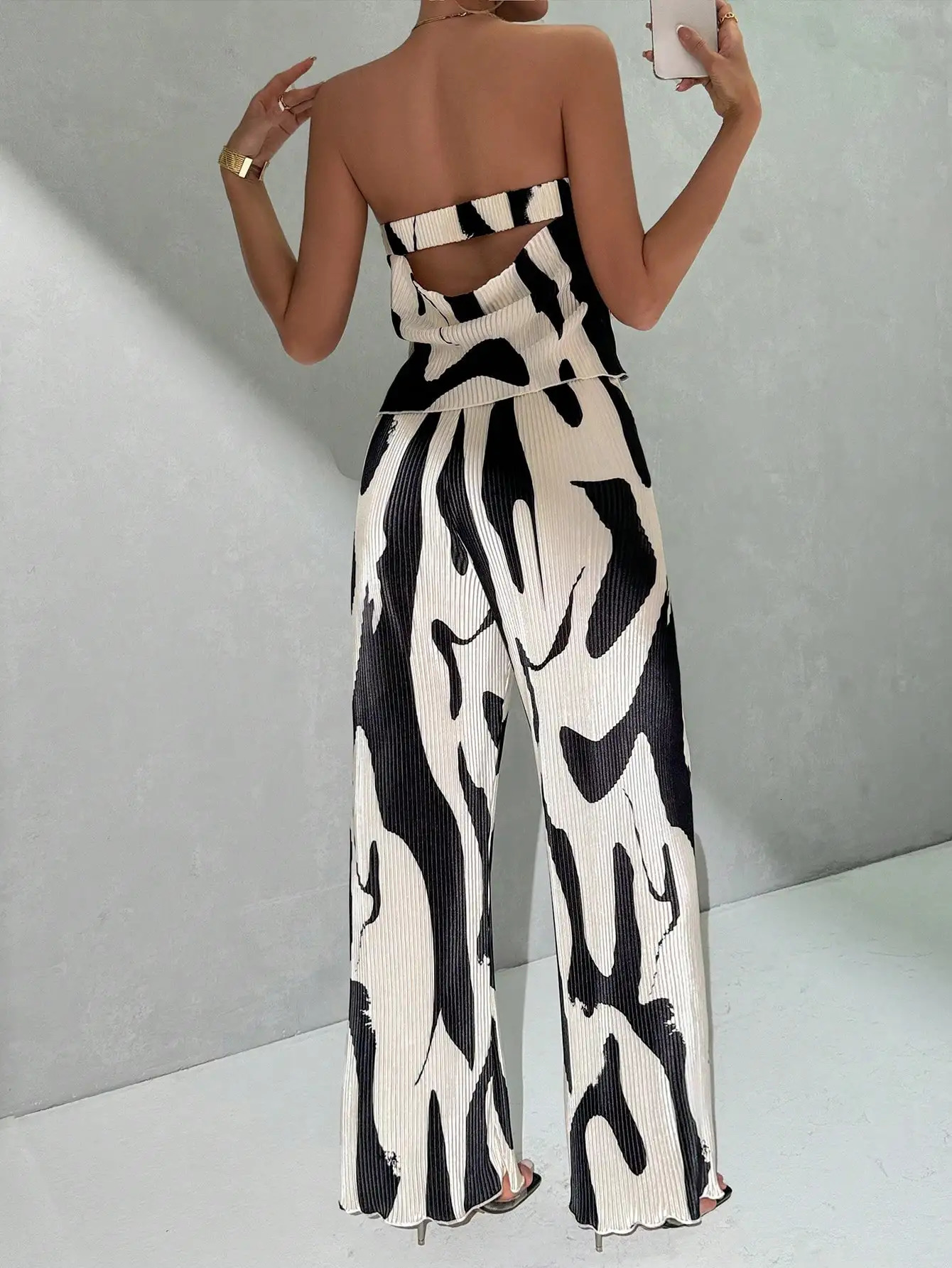 Floerns 2piece Fully Printed Backless Tank Top Tailored and Wide Leg Pants Set 241212