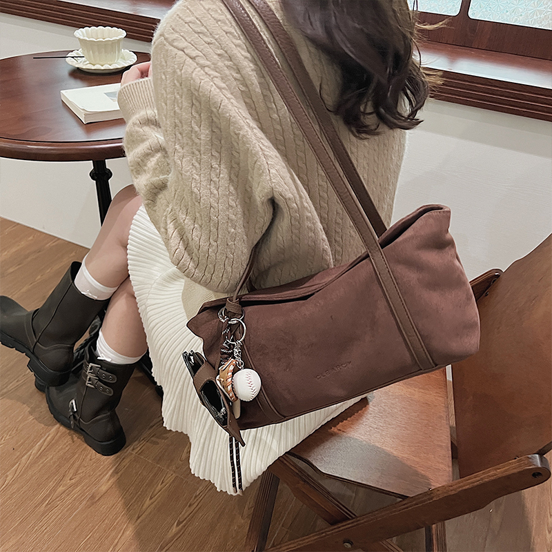New Retro Matte Suede Handbag New Large Capacity Commuter Designed Multi functional Shoulder Bag Trendy Handbag bag
