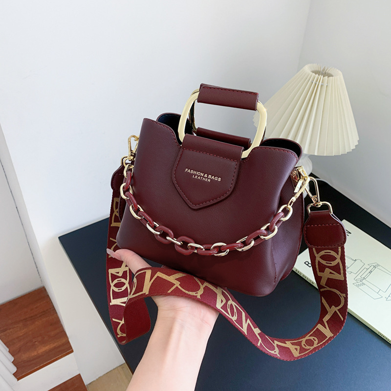 The New Soft PU Leather Bag Is Designed Specifically For Female Designers. Shoulder Bags Will Be Popular In Crossbody Bags In 2025