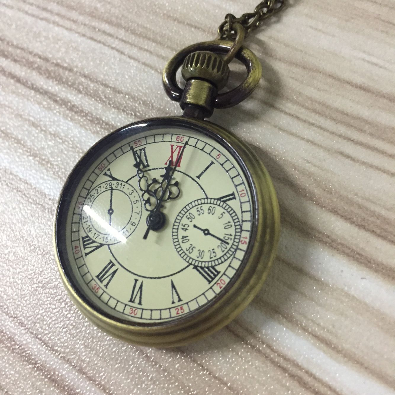 Roman numerals scale pocket watch quartz retro chain watch men and women hundred models thickness 10mm dial diameter 25mm not waterproof alloy 011