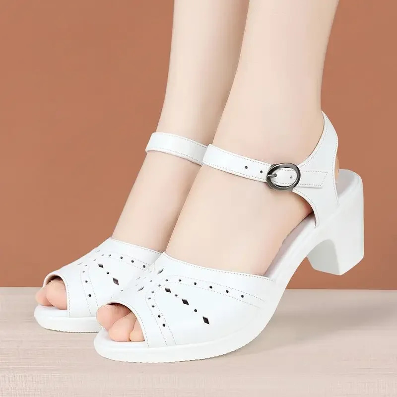 6cm Small Size 3243 Elegant Breathable Soft Leather Shoes Platform Sandals 2024 Summer Med Block Heels Office Mom 241213