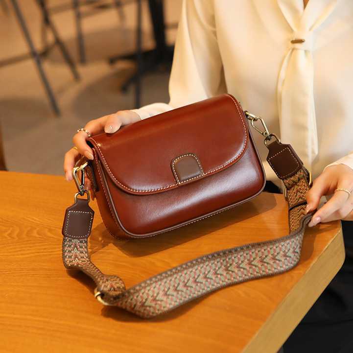 Fashionable Leather Women's Bag Head Layer Vegetable tanned Cowhide Shoulder Bag Contrasting Color Temperament Hand Crossbody Small Square Bag 24
