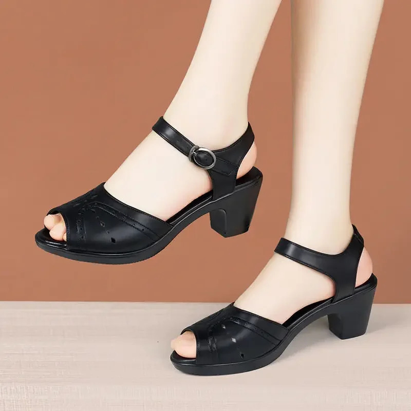 6cm Small Size 3243 Elegant Breathable Soft Leather Shoes Platform Sandals 2024 Summer Med Block Heels Office Mom 241213