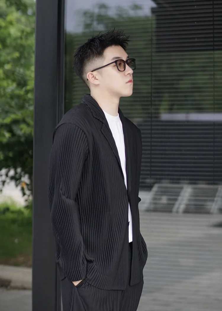 Miyake Pleated Men Blazer Plisse Jacket Casual Simple Blazers Single Breasted Suit Japanese Stretch Fabric Coat W241216